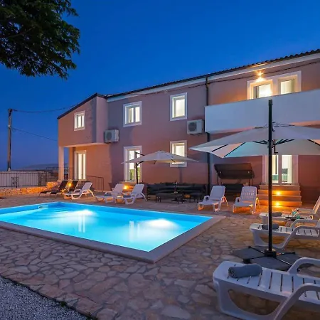 Countryside Pool Escape Smoljanci