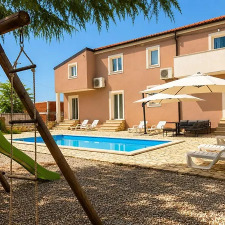 Countryside Pool Escape Smoljanci