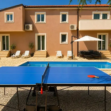 Countryside Pool Escape Дом отдыха Smoljanci